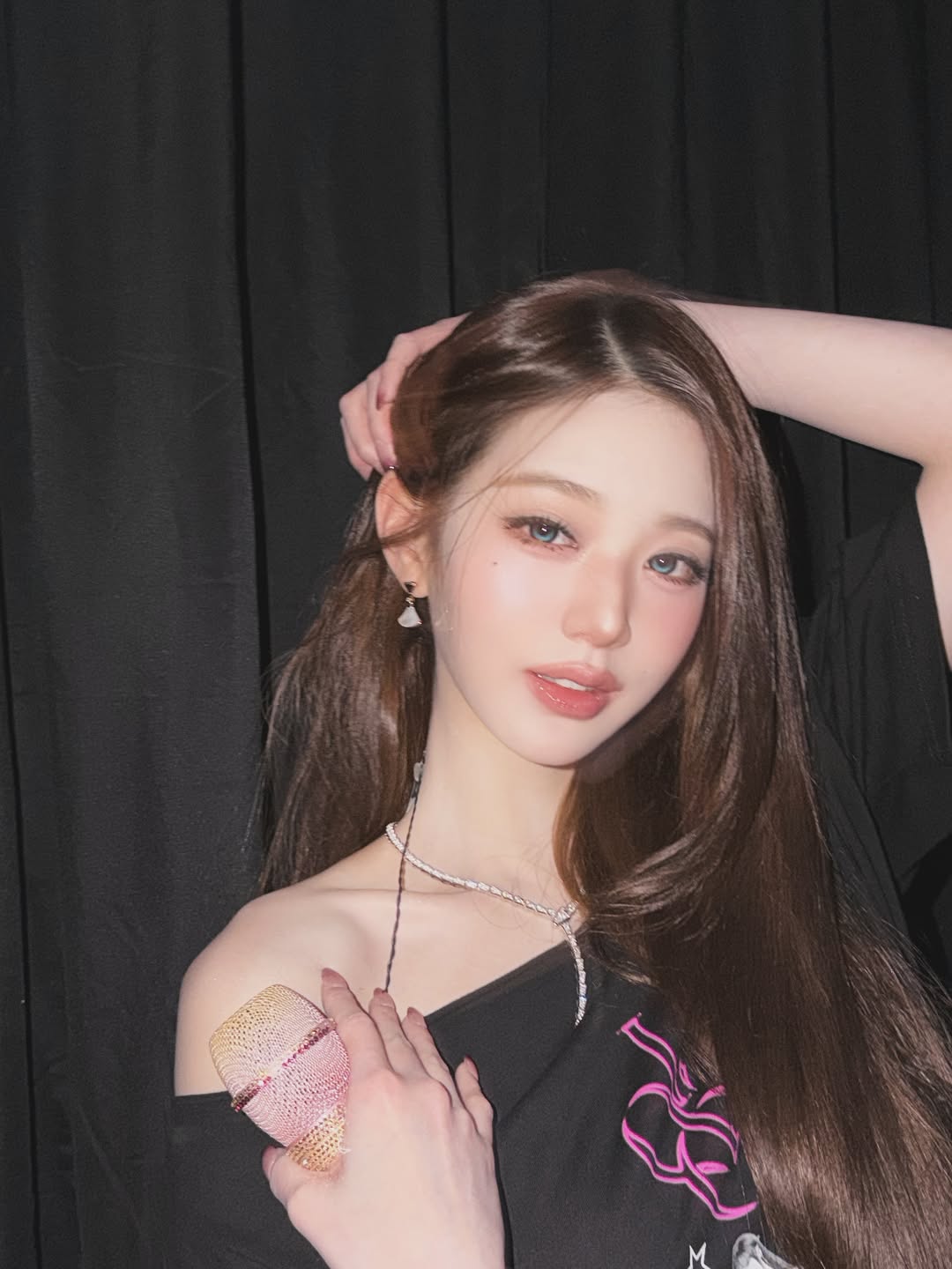 张元英Miu Miu绿棕套装探店，知识分子风逛品牌店-街拍look