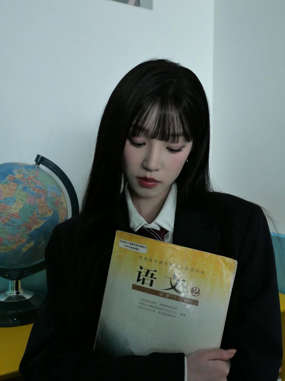 韩系学院风制服配酒红领带，精致女团风穿搭-街拍look