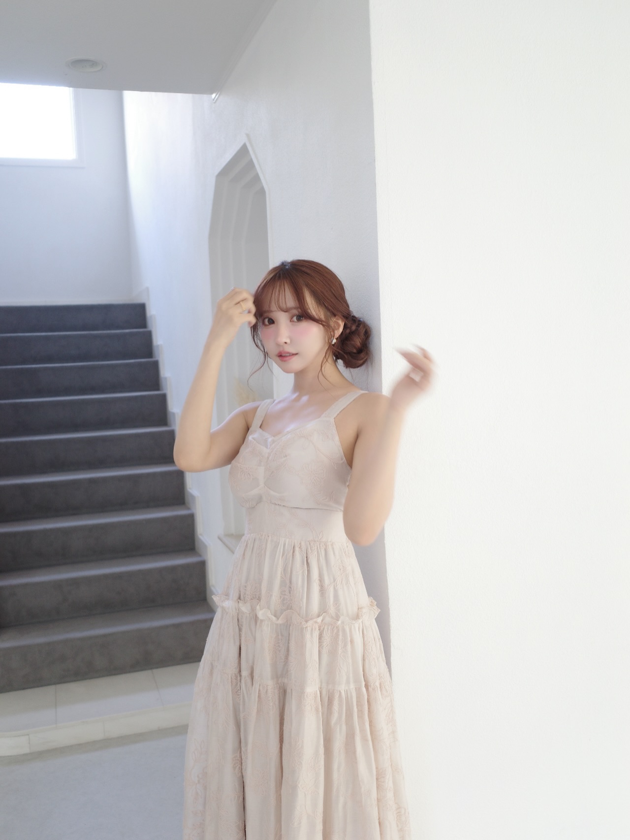 yua_mikami裸粉色吊带蛋糕长裙，日系甜美淑女风