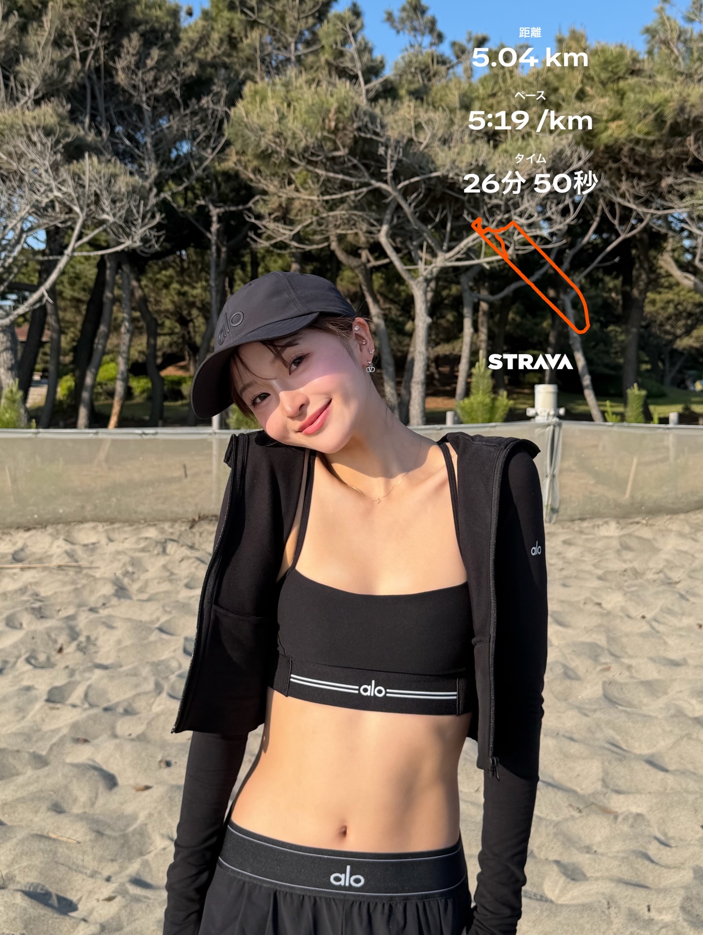 yui___12.8黑色Alo运动套装配棒球帽，海滩跑步健身风
