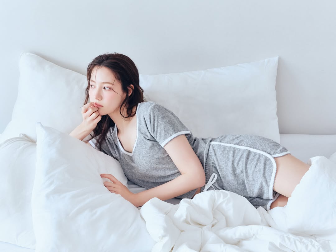 tori_luna0310灰色V领短袖家居套装配白边短裤