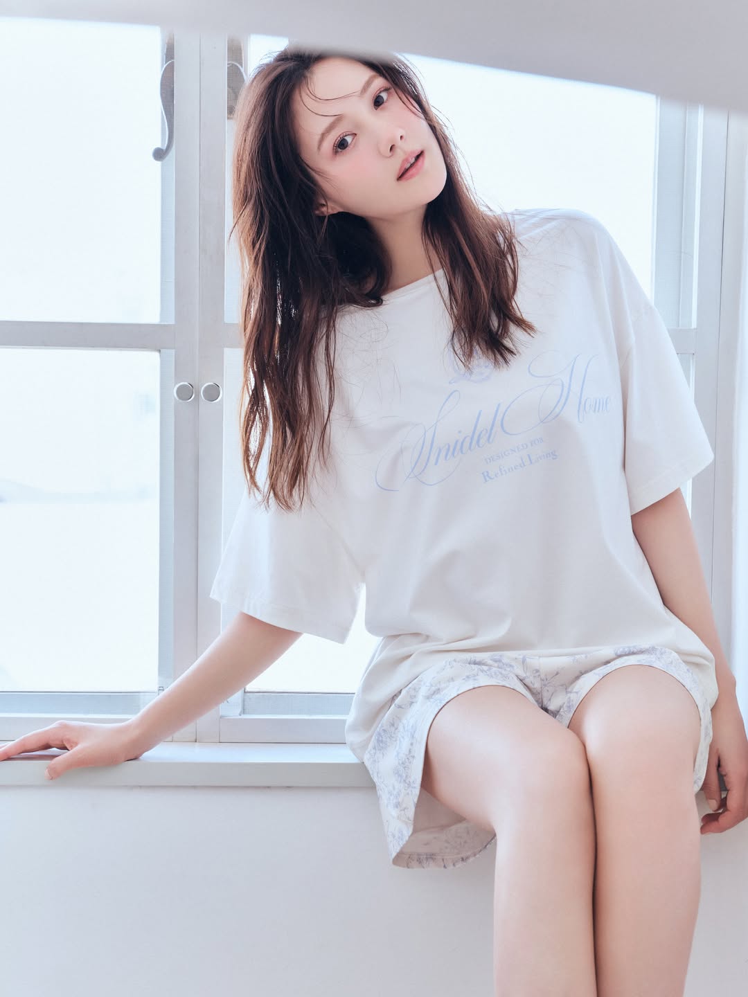 tori_luna0310白色印花宽松T恤配浅蓝碎花短裤