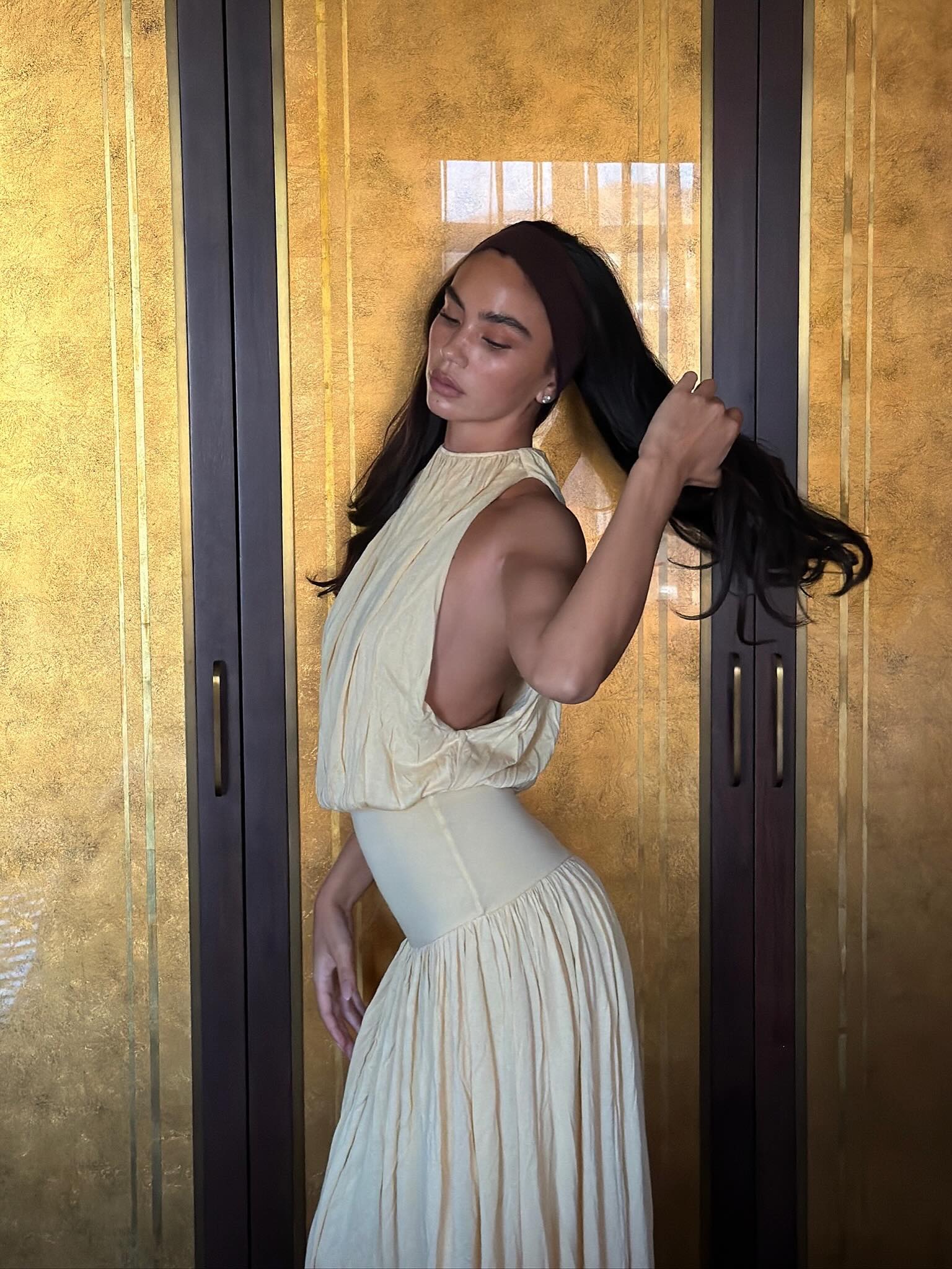 ChristinaNadin奶油色挂脖连衣裙法式慵懒度假风