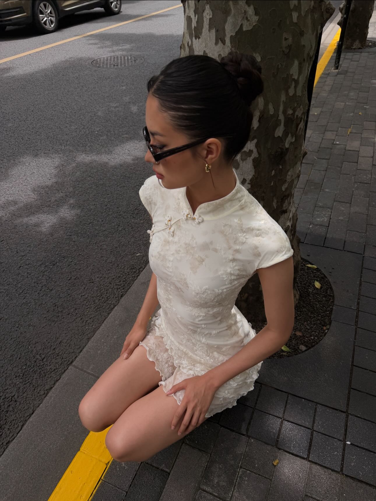 fair_mua白色短款旗袍配墨镜，新中式东方美学街头