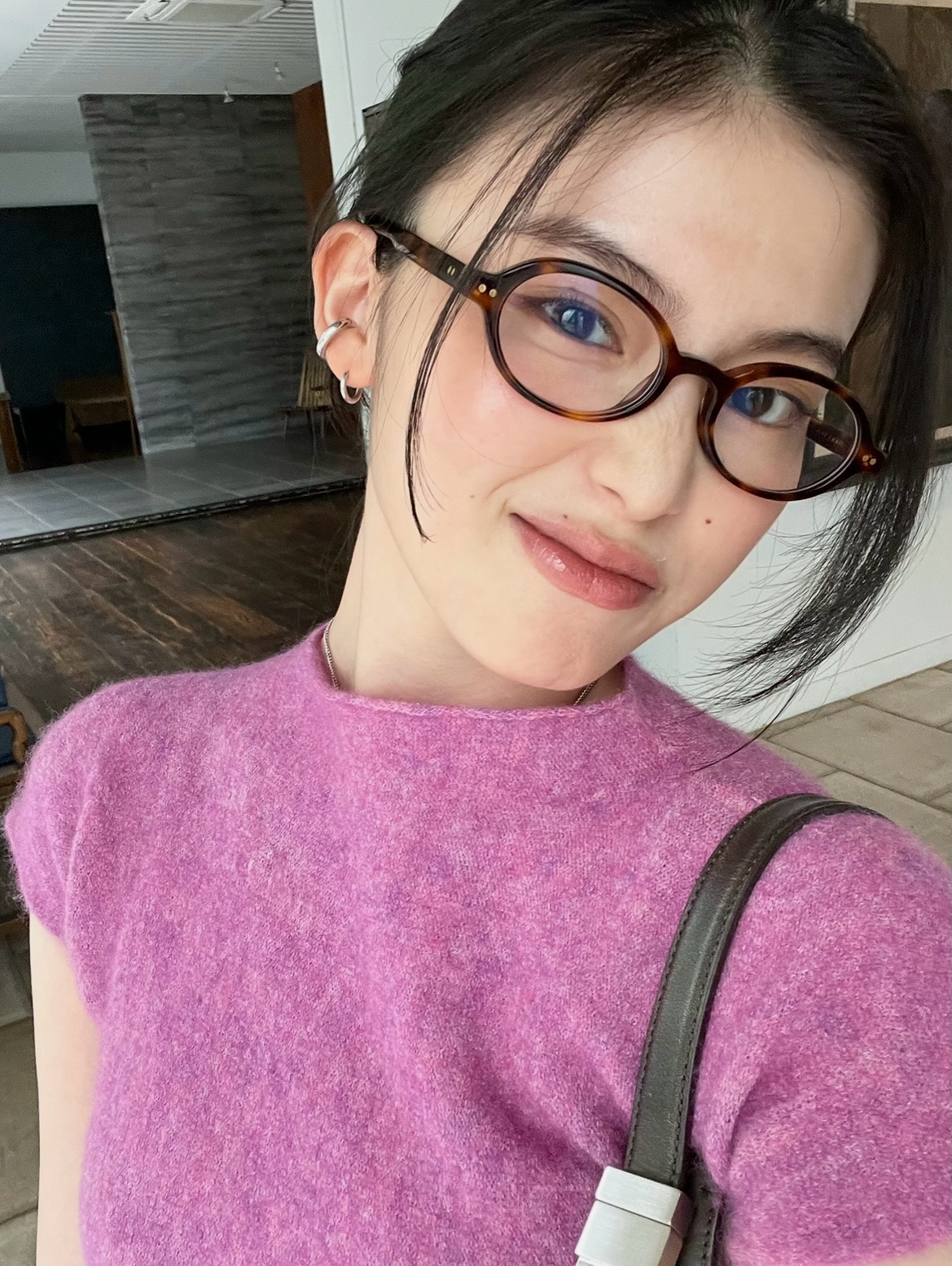 rina_0122粉紫色毛绒针织衫配玳瑁眼镜，韩系复古知识分子少女