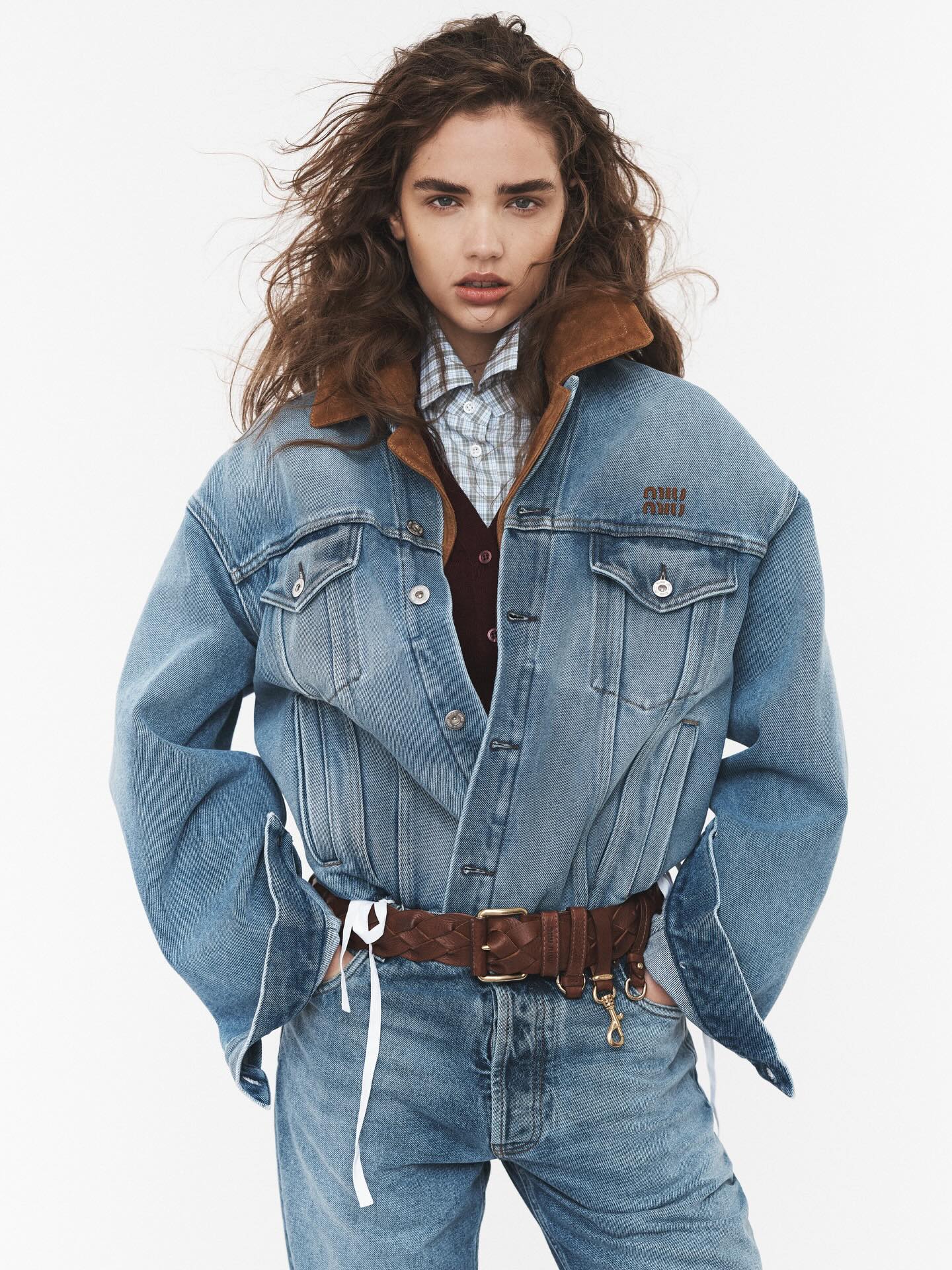 the.scouted Miu Miu牛仔夹克配格纹衬衫，复古美式工装学院风
