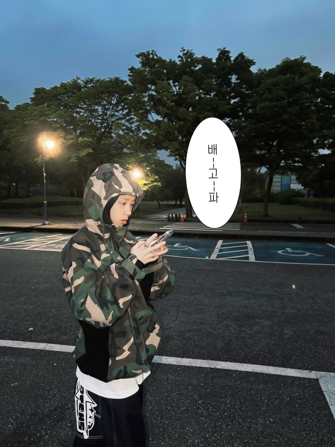 迷彩冲锋衣黑裤vivamoon街头休闲风