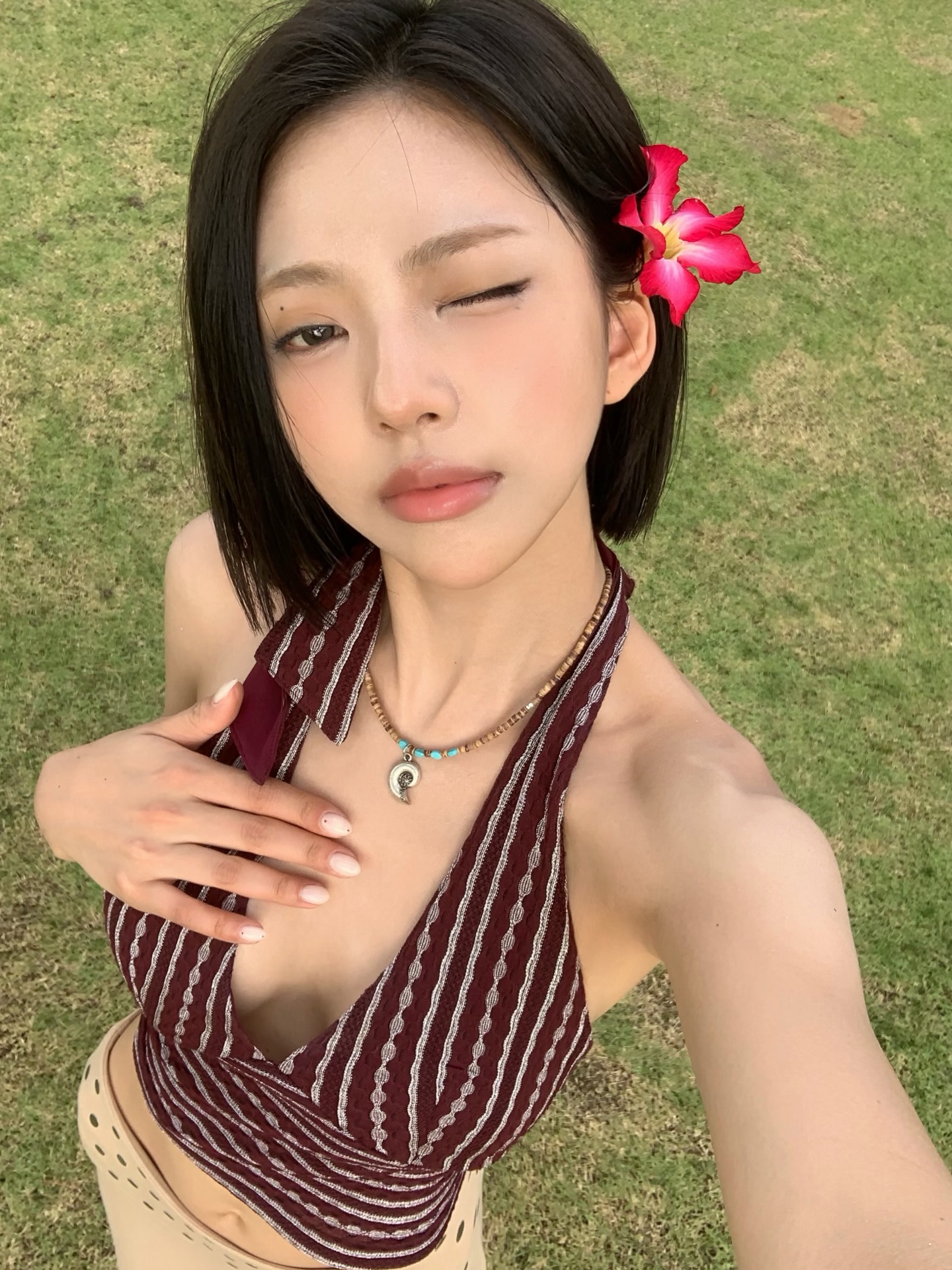 goxnniee 棕色条纹挂脖吊带配绿松项链，热带纯欲度假