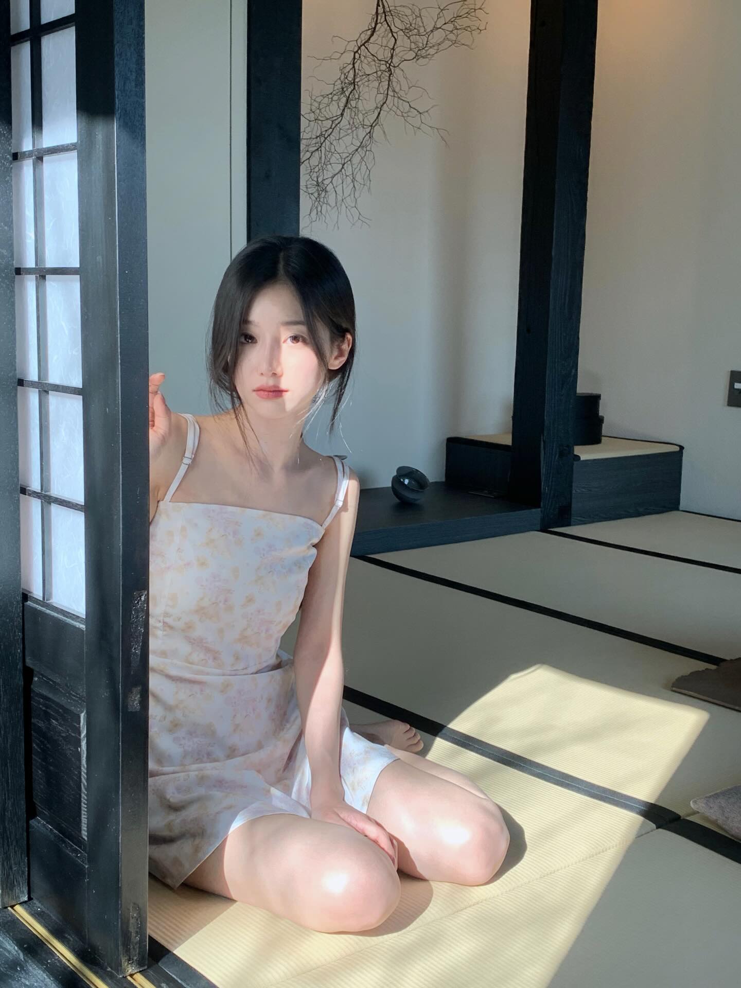 imjoo浅粉印花吊带裙，日系纯欲穿搭