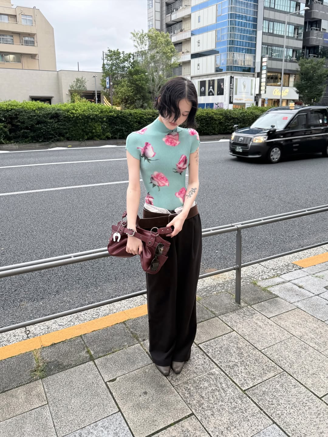 a__rose.3 玫瑰印花薄荷绿针织衫配咖啡阔腿裤，复古Y2K街拍风