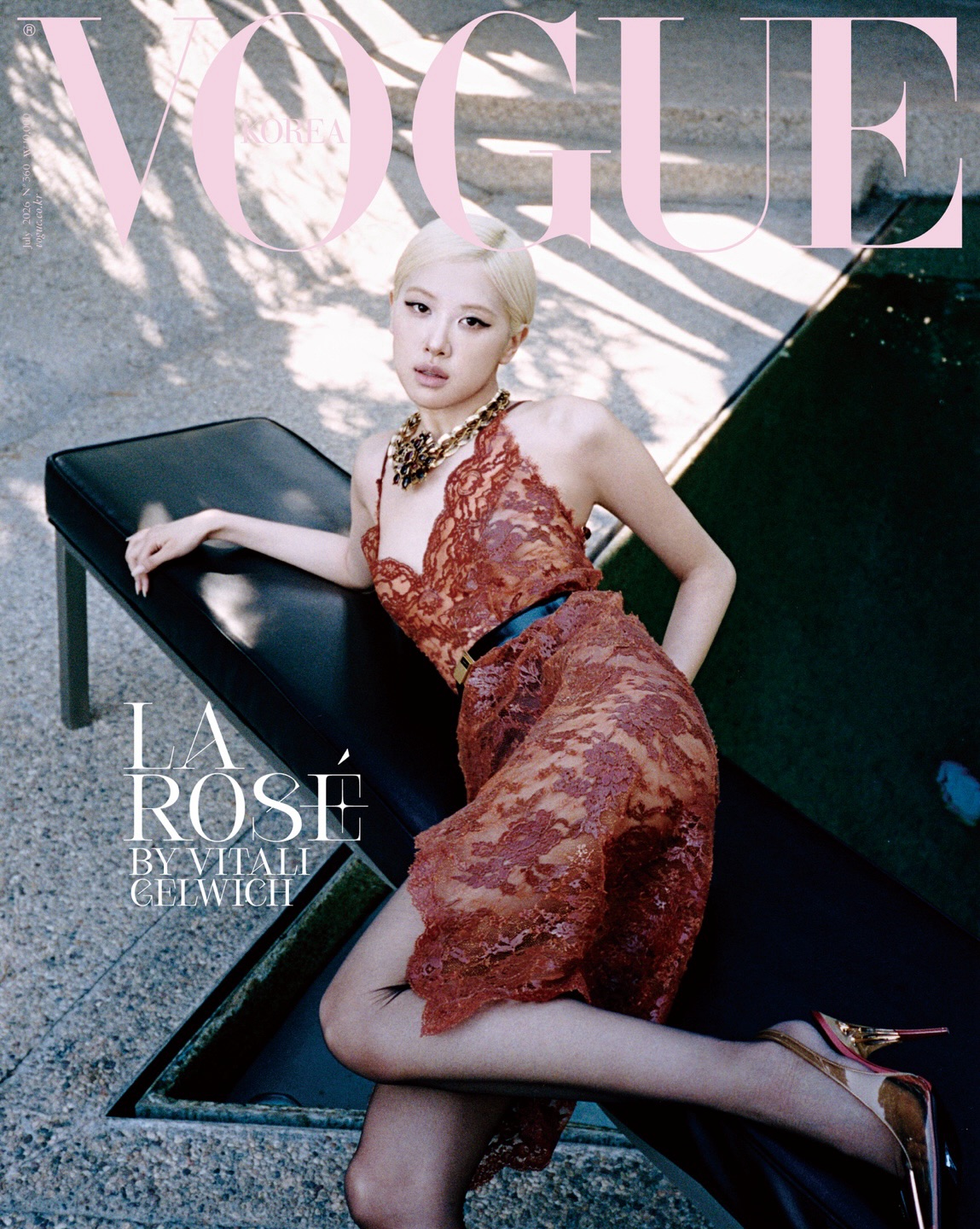 roses_are_rosie 锈红蕾丝挂脖深V连衣裙，VOGUE封面法式浪漫