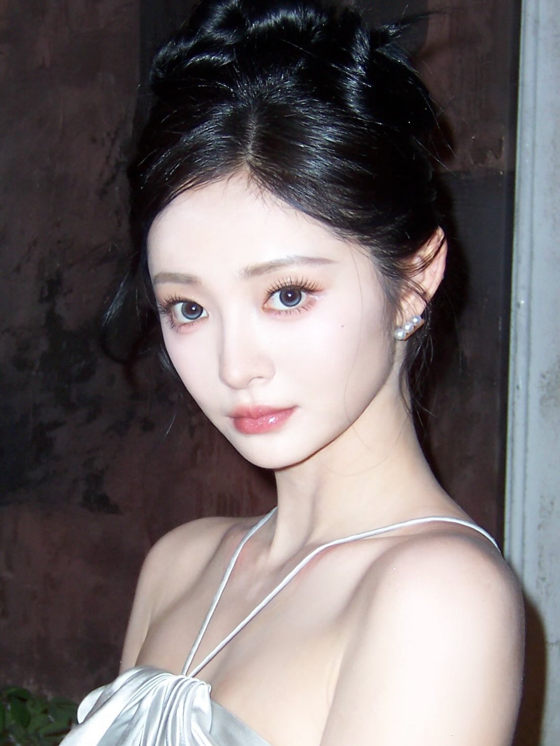 zhou_jieqiong1216 银色吊带露背蝴蝶结连衣裙，韩系清冷千金风