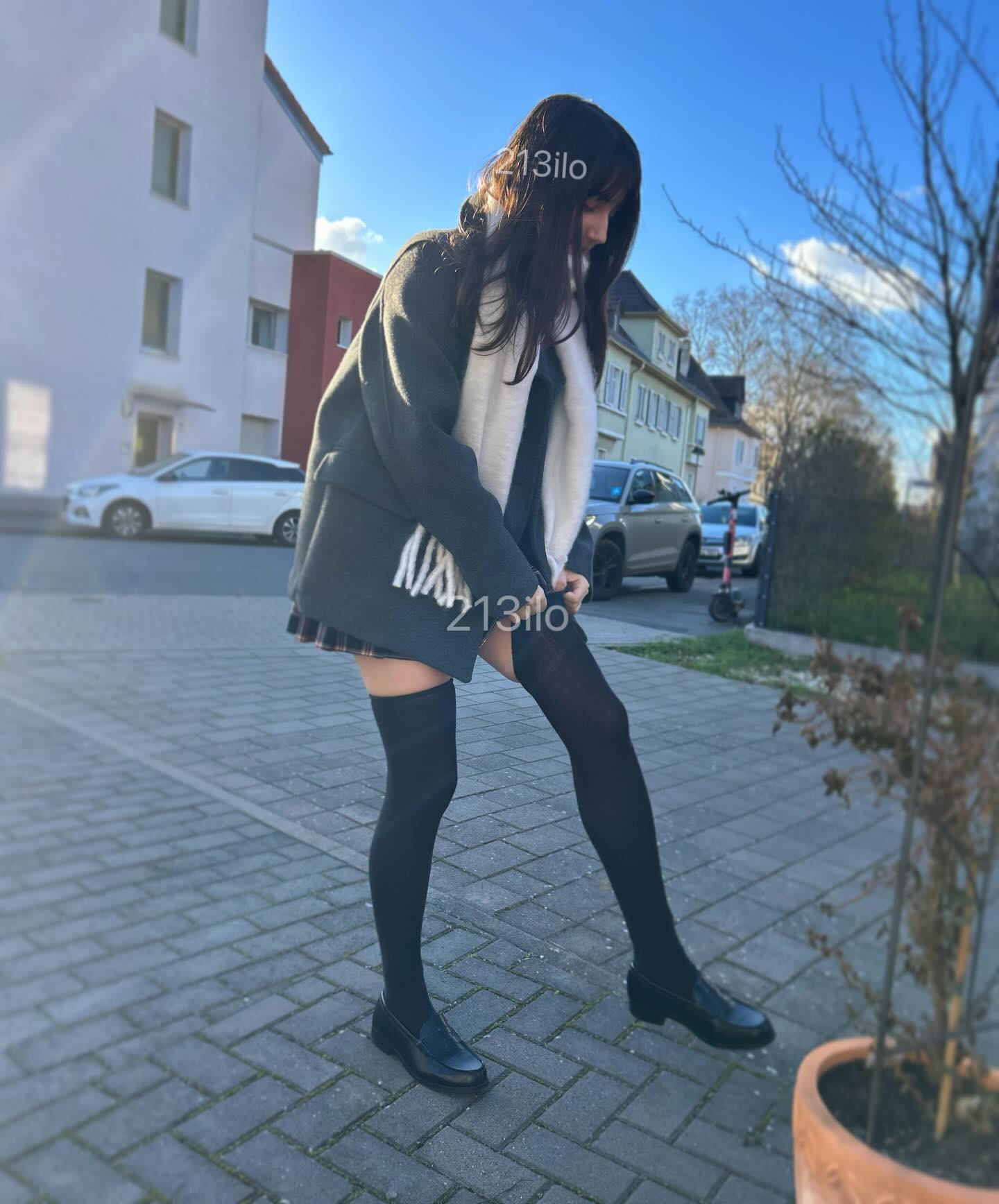 213ilo黑色卫衣叠穿格纹短裙，街头休闲酷感