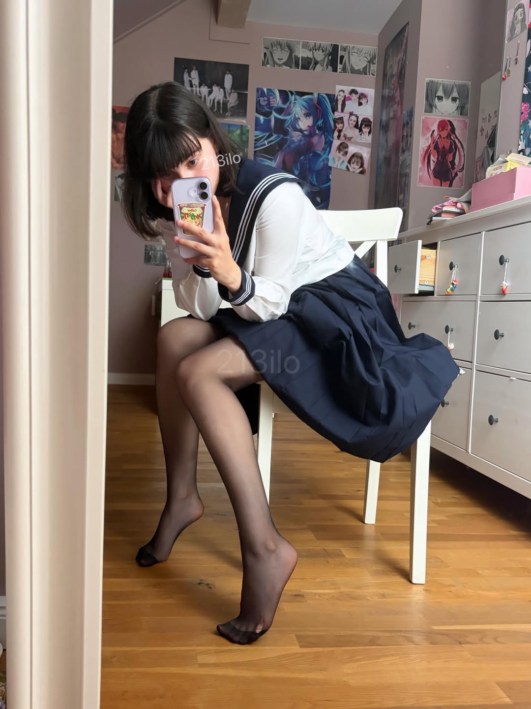 213ilo白色水手服配藏青长裙，端庄柔美少女风