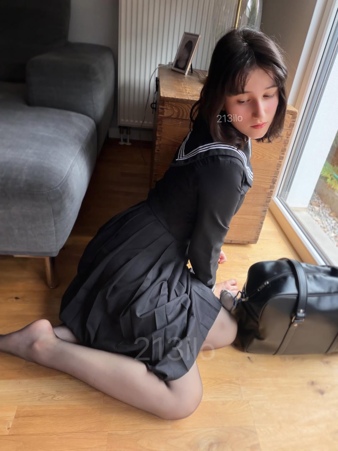 213ilo全黑水手服造型，暗黑优雅学院风