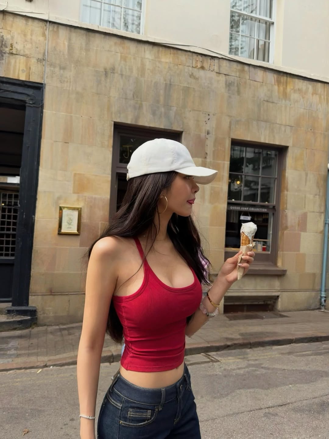mei1m红色挂脖背心配高腰牛仔，夏日街头辣妹风 #22