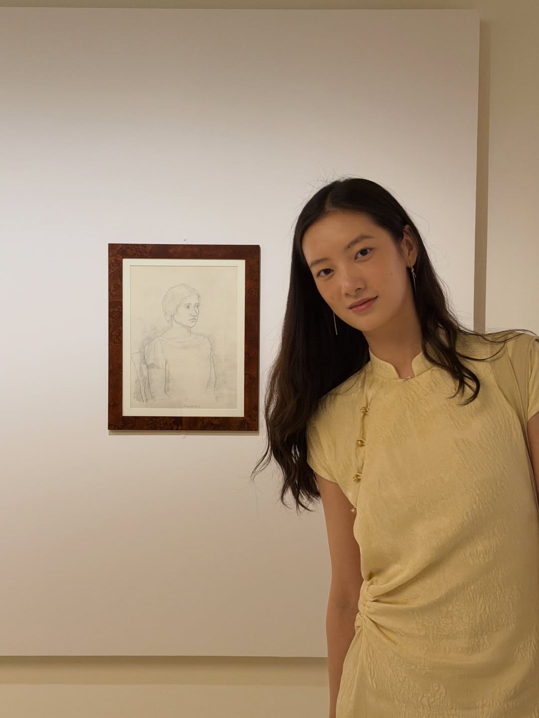 Cici Xiang 鹅黄新中式旗袍，美术馆文艺东方美学