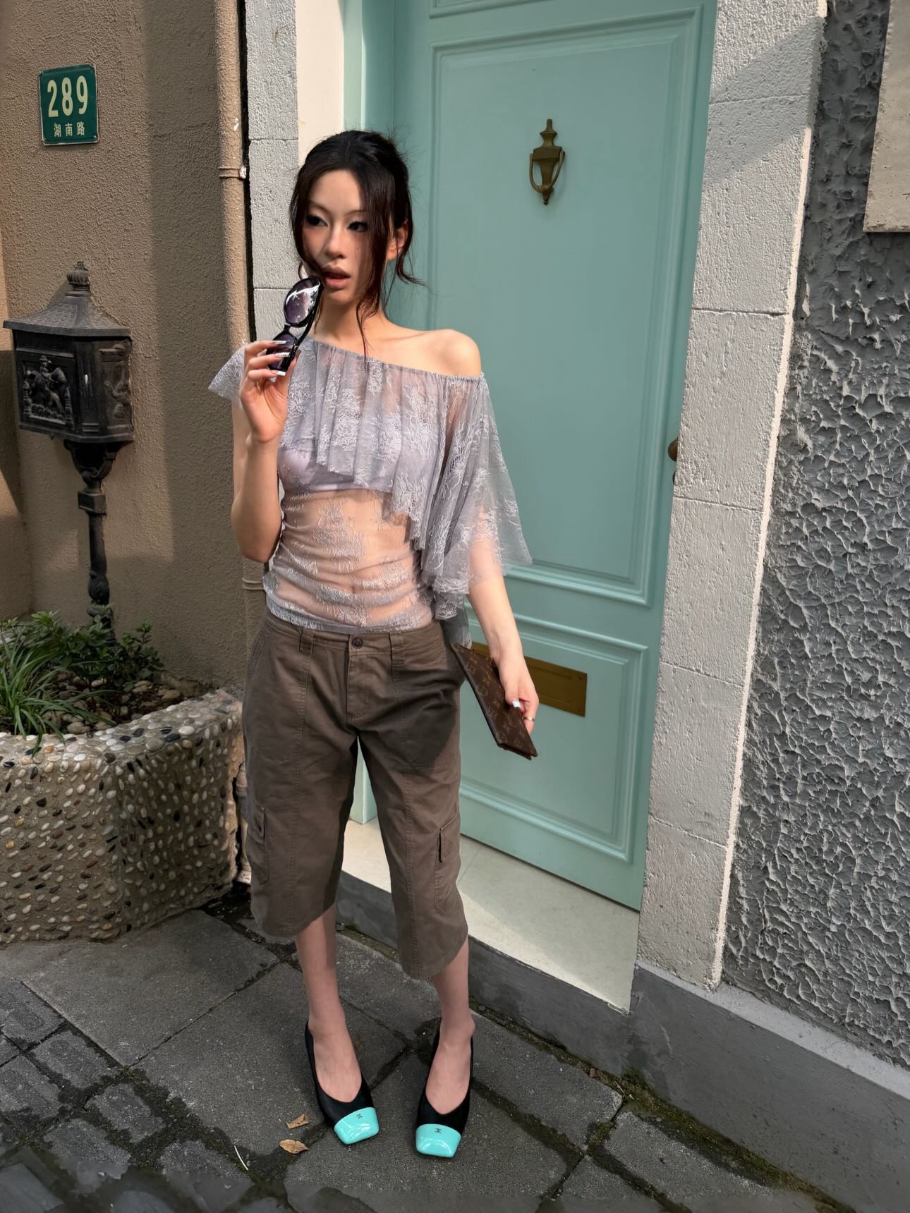Fair Mua婴儿蓝蕾丝吊带配黑色阔腿裤，韩系甜美温柔通勤
