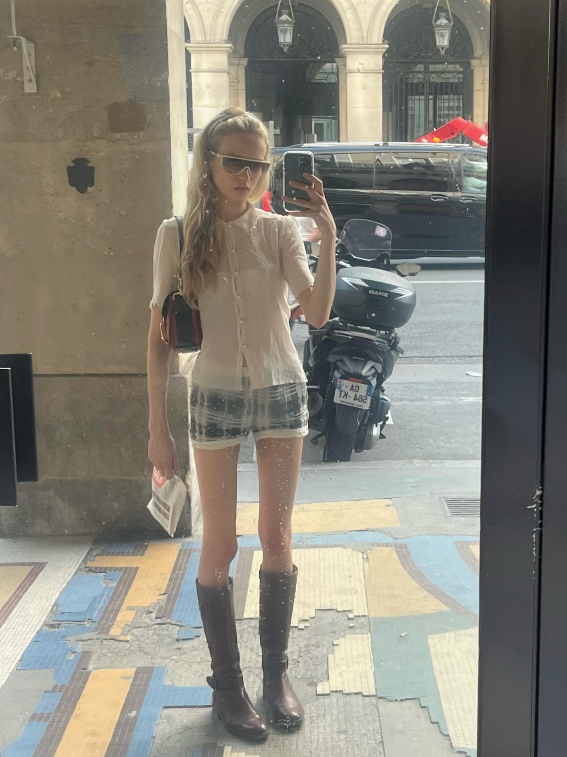 carolinehelsen 米白泡泡袖针织开衫配格纹牛仔短裤，法式街头慵懒风