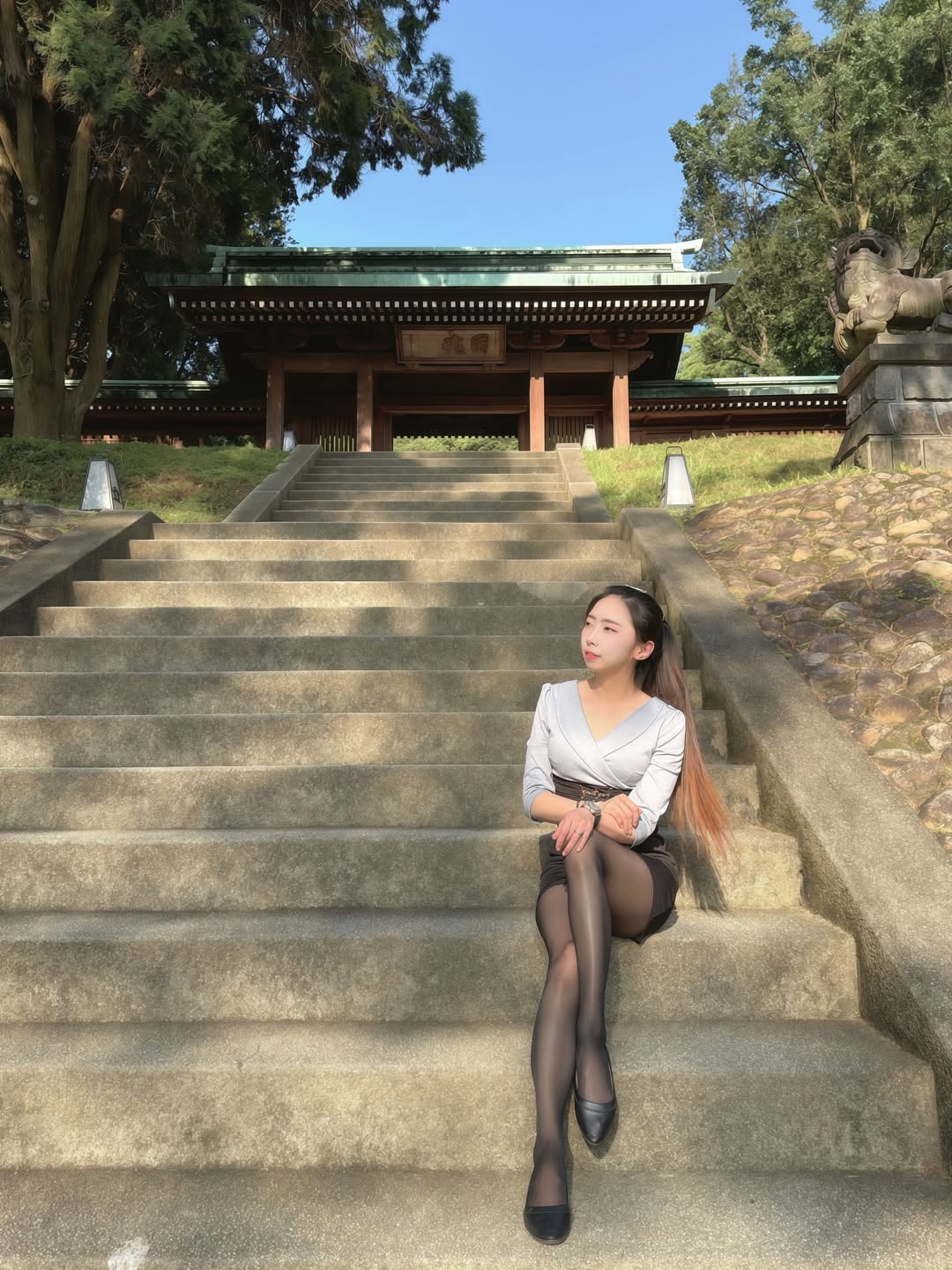 secret1023 黑色露肩上衣配银色亮片裙，派对闪耀女神风