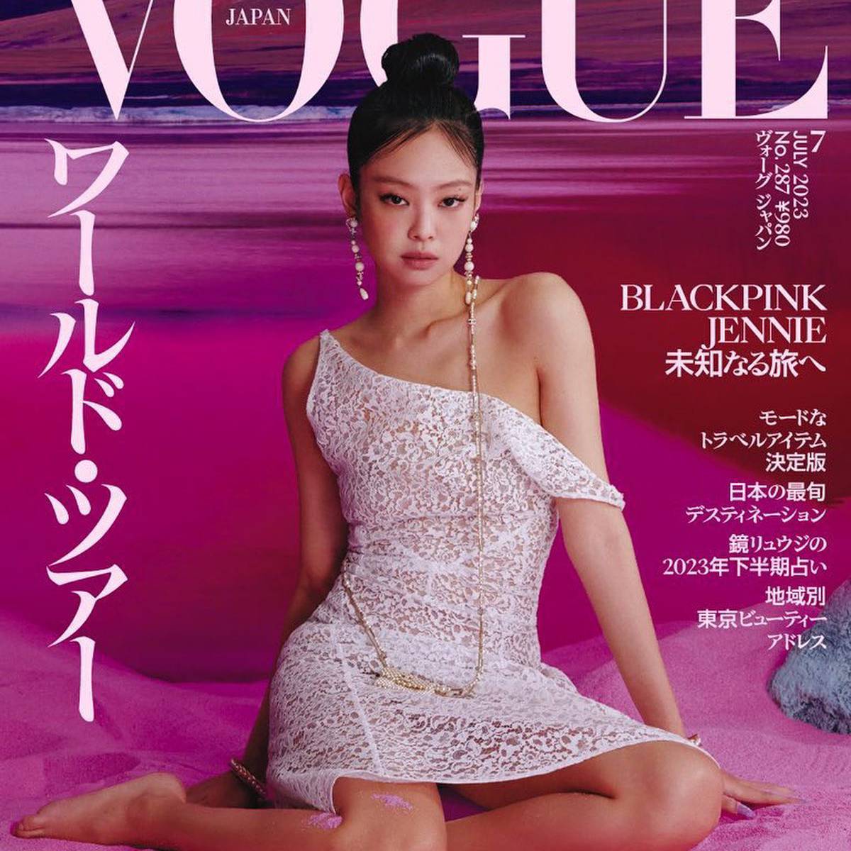 BLACKPINK Jennie Chanel白色蕾丝单肩迷你裙配珍珠长项链,VOGUE JAPAN封面度假女神-街拍look