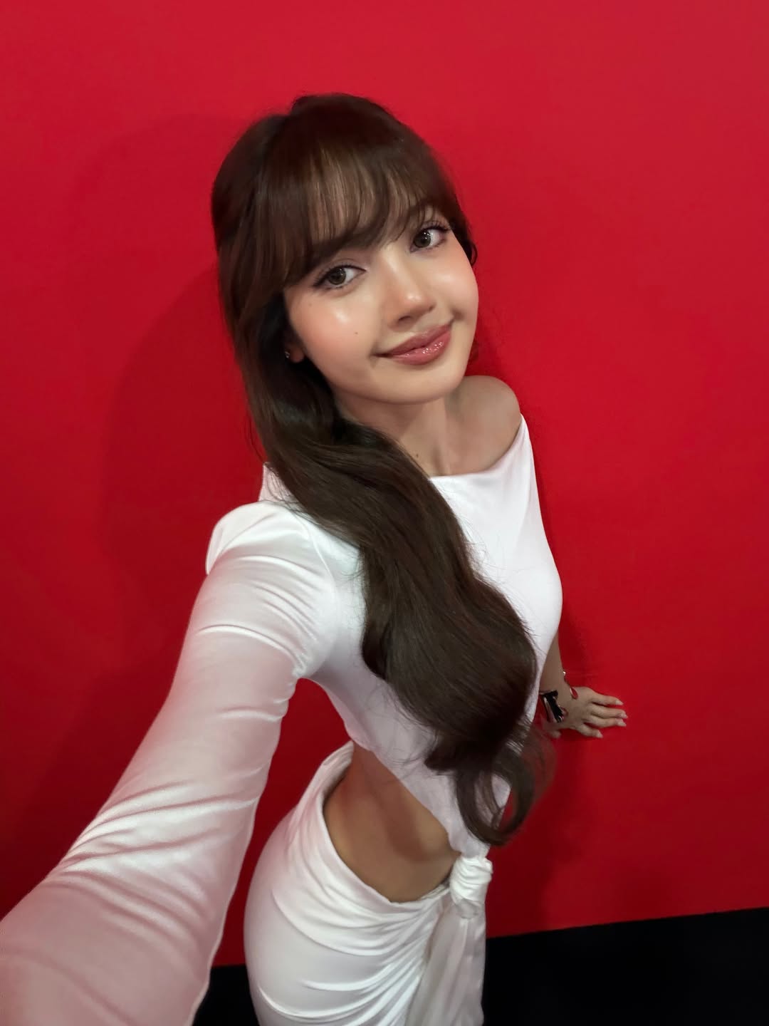Lisa白色斜肩缎面镂空连衣裙甜美优雅