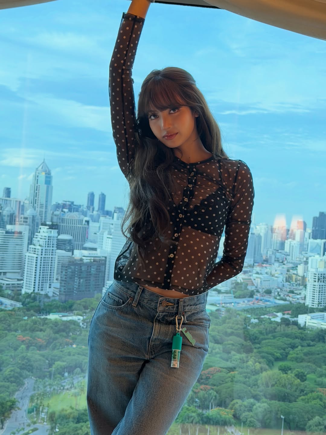 Lisa黑白波点透视衬衫配牛仔裤法式轻性感
