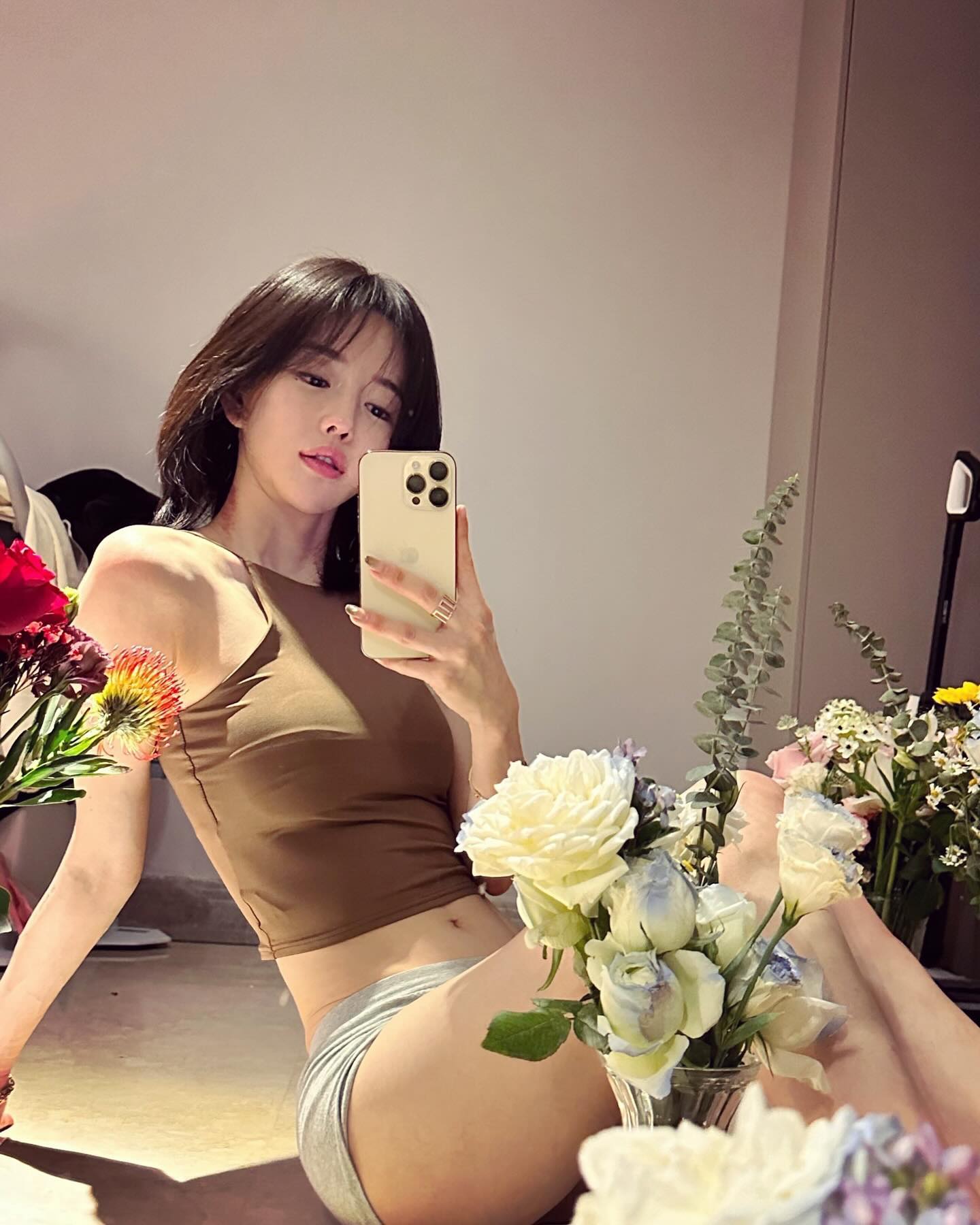 seojin_ban黑色挂脖背心配格纹裙，复古学院辣妹