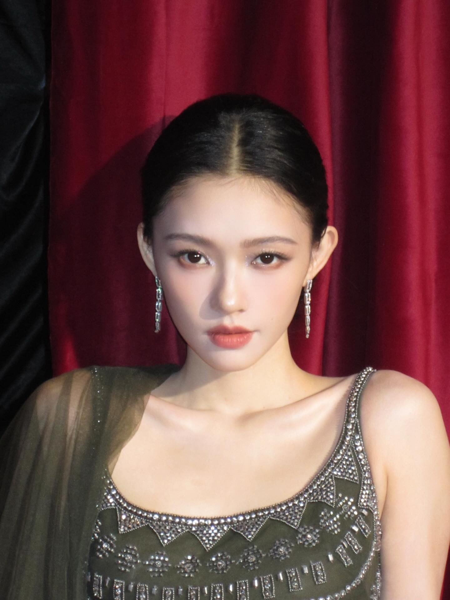 橄榄绿珠饰上衣 jellylinyun 优雅晚宴