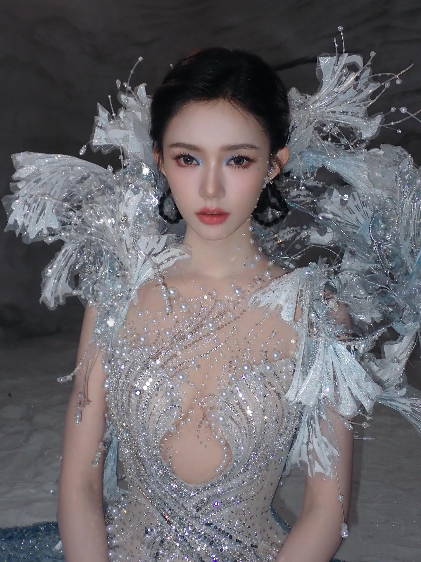 珍珠水晶立体肩礼服 jellylinyun 高定造型